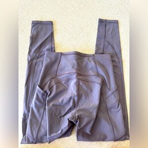 Lululemon leggings with reflection at the bottom size 2 like new condition
